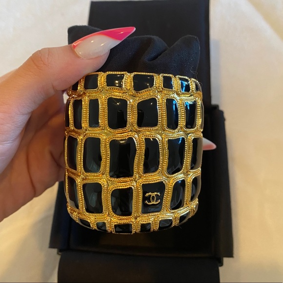 Black and gold Chanel cuff bracelet - Picture 1 of 5